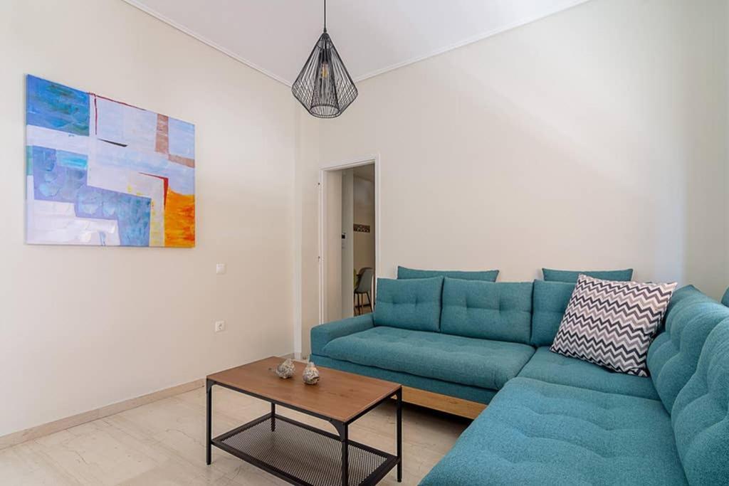 Cozy Flat With 1 Bedroom Next To Metro Station Athén Kültér fotó