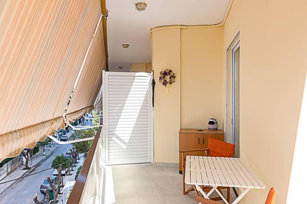 Cozy Flat With 1 Bedroom Next To Metro Station Athén Kültér fotó