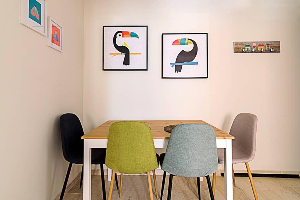 Cozy Flat With 1 Bedroom Next To Metro Station Athén Kültér fotó