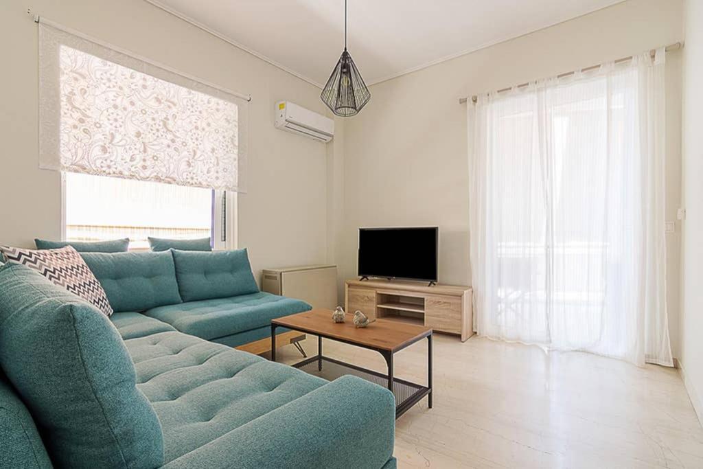 Cozy Flat With 1 Bedroom Next To Metro Station Athén Kültér fotó