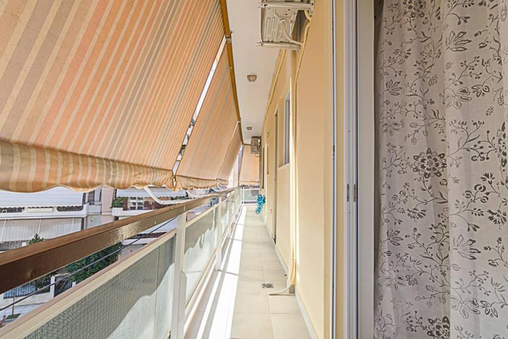 Cozy Flat With 1 Bedroom Next To Metro Station Athén Kültér fotó