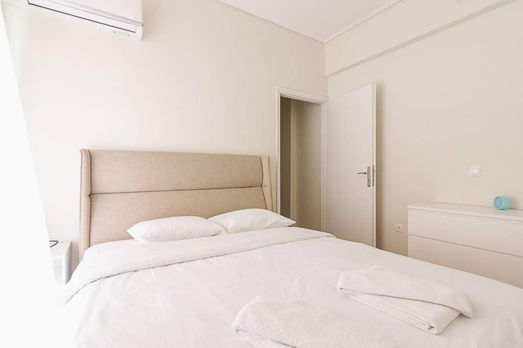 Cozy Flat With 1 Bedroom Next To Metro Station Athén Kültér fotó