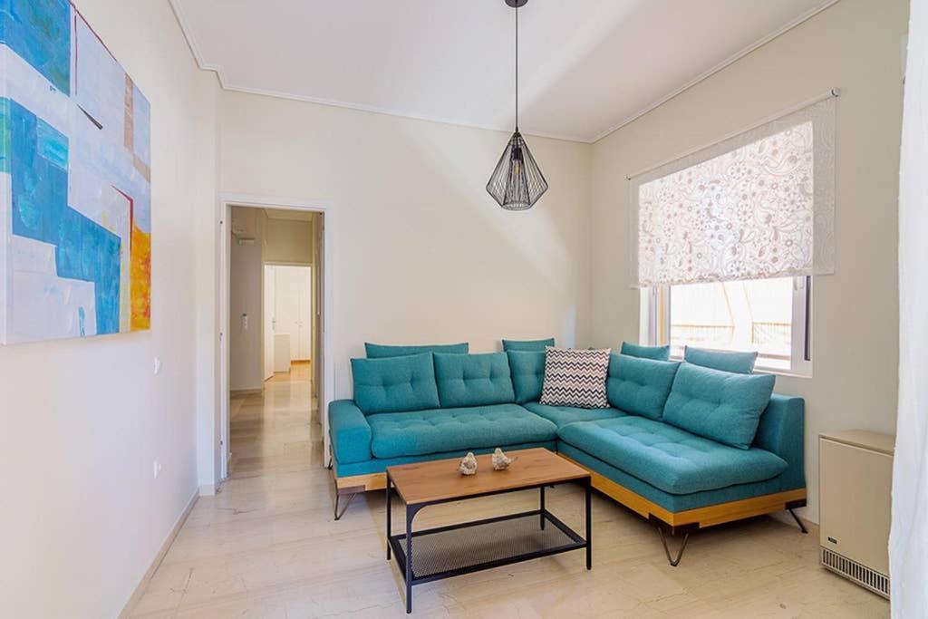Cozy Flat With 1 Bedroom Next To Metro Station Athén Kültér fotó