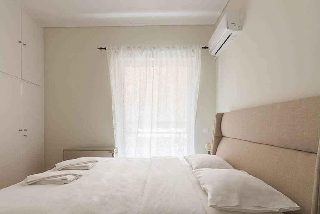 Cozy Flat With 1 Bedroom Next To Metro Station Athén Kültér fotó