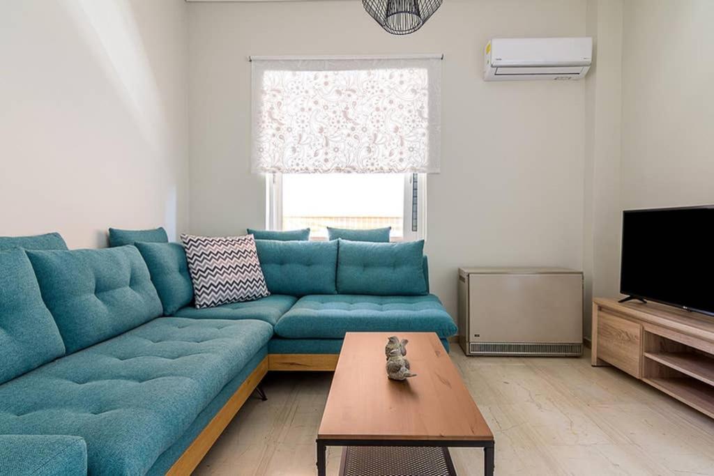 Cozy Flat With 1 Bedroom Next To Metro Station Athén Kültér fotó