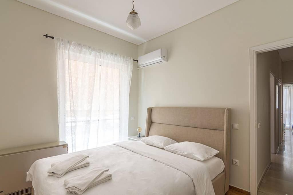 Cozy Flat With 1 Bedroom Next To Metro Station Athén Kültér fotó