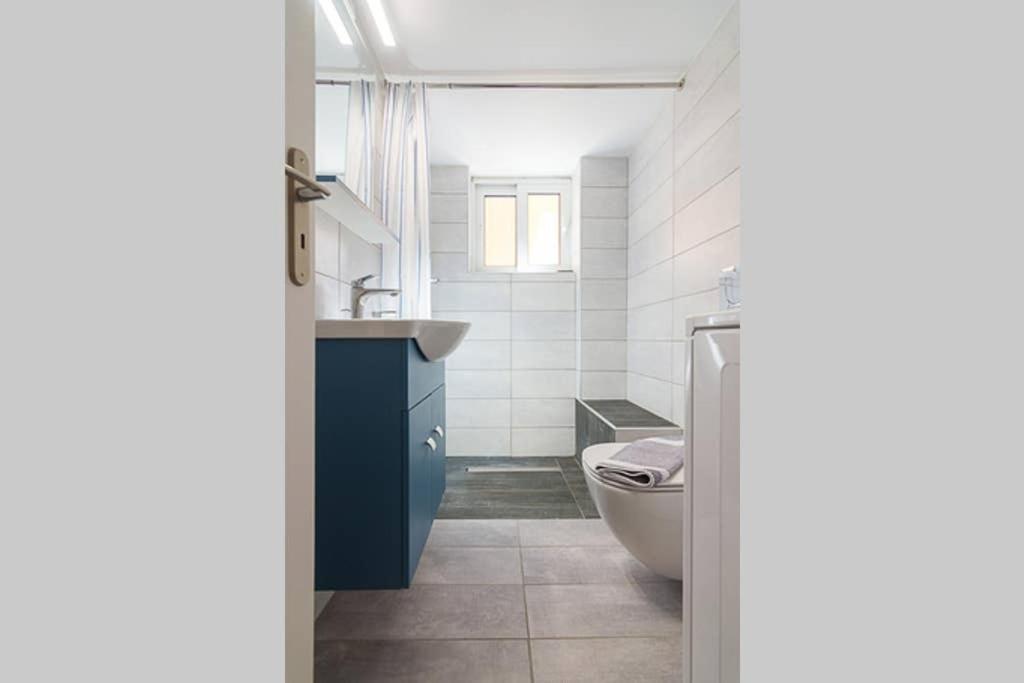 Cozy Flat With 1 Bedroom Next To Metro Station Athén Kültér fotó
