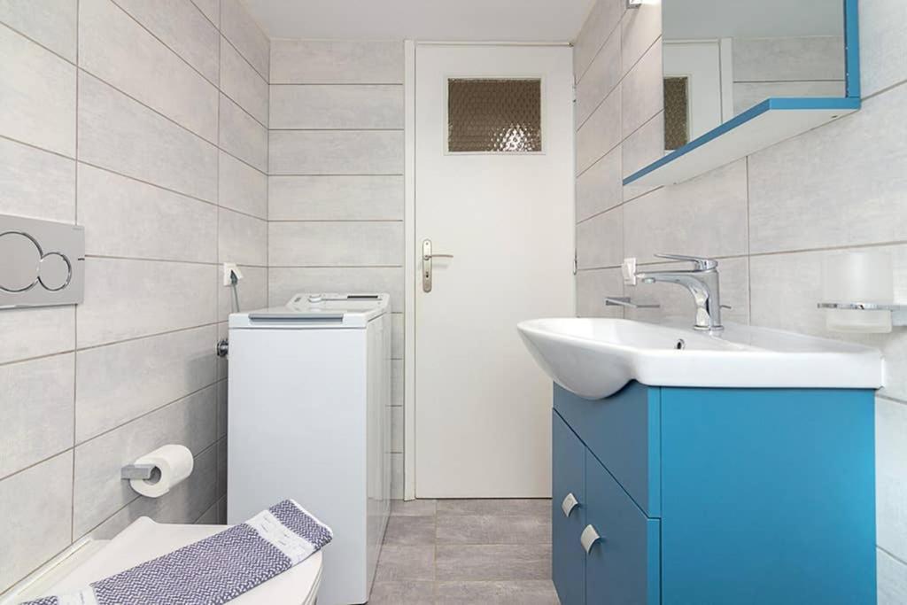 Cozy Flat With 1 Bedroom Next To Metro Station Athén Kültér fotó